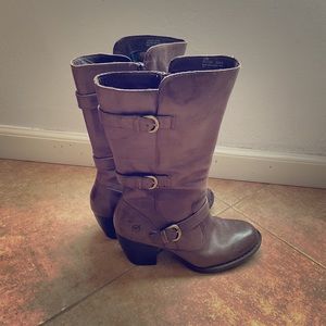 Super comfy and cute Born boots